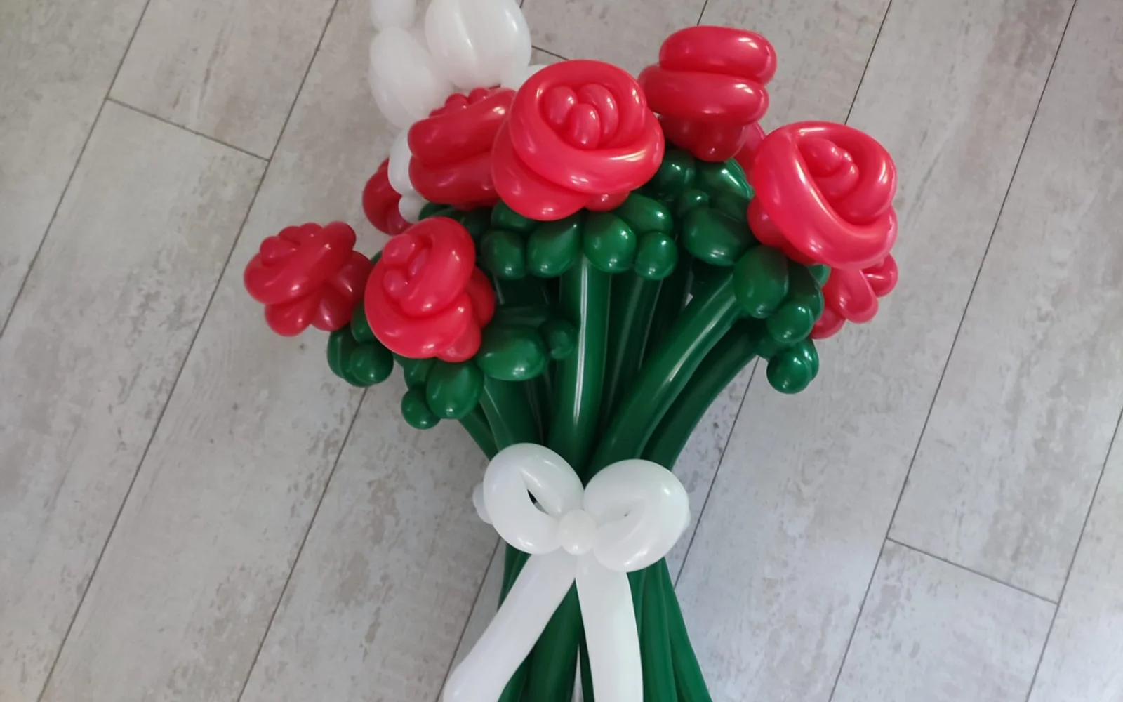 Ballonboeket L'Amour met rode rozen